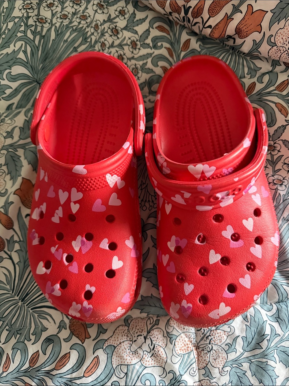 Crocs Kids Red Heart-Print Slip-On Clogs Size 4
